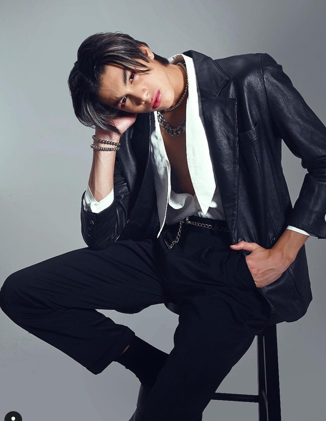 Anak semata wayang Maudy Koesnaedi, Eddy Meijer belum lama ini memang menutuskan untuk terjun ke dunia modeling. Walaupun masih baru, namun Eddy sudah terlihat bak model profesional, seperti dalam foto-foto di pemotretan terbarunya ini. Foto: Instagram/@eddy_mm