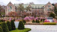 Mengutip dari Times Higher Education, Ewha Womans University menjadi kampus pertama di Korea Selatan yang menerima akreditasi dari pemerintah di tahun 1946. Perguruan tinggi ini juga terhubung dengan sekolah dasar dan menengah. Foto: Getty Images/Fuse15