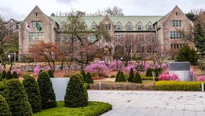 Melihat Suasana Kampus Wanita di Korea, Ewha Womans University