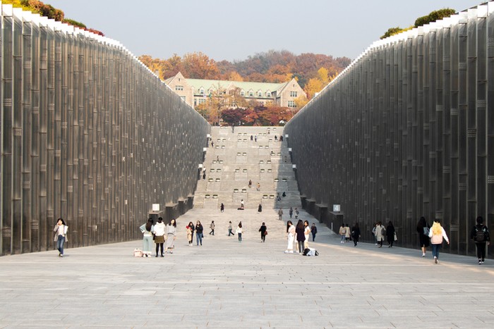 Ewha Womans University Kampus khusus perempuan pertama di Korea Selatan, tepatnya di kota Seoul.