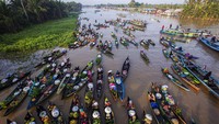 Festival itu bertujuan untuk melestarikan budaya.