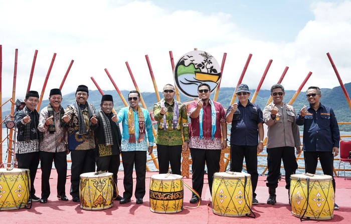 Galundi Singkarak Festival