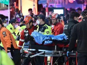 Suasana Evakuasi Korban Tragedi Pesta Halloween di Itaewon