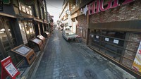 Itaewon merupakan pusat kehidupan malam di Seoul. Berdasarkan penelusuran melalui laman Google Maps, banyak toko-toko modern dengan ornamen lampu berwarna-warni di gang sempit yang menjadi salah satu pusat rekreasi di ibu kota Korea Selatan.