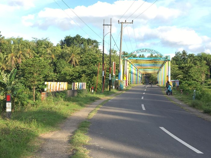Jembatan Pelangi di Desa Banyu Urip, Kecamatan Gerung Lombok Barat, NTB.
