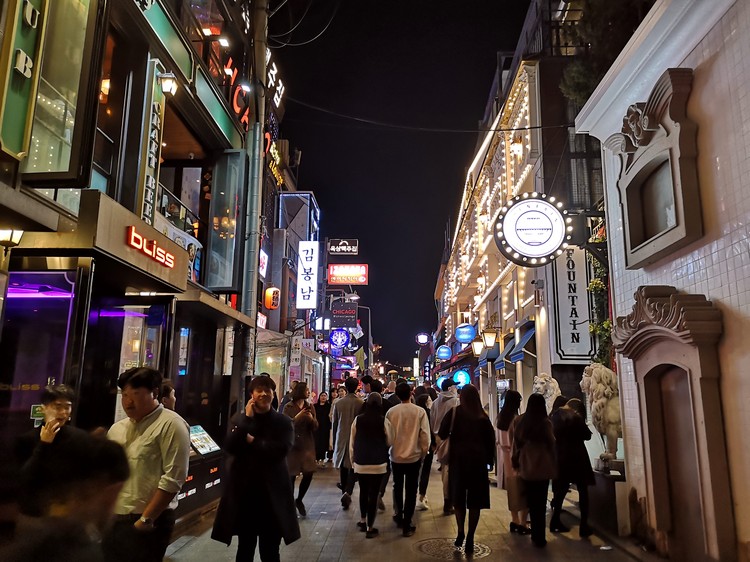 Kawasan Itaewon di Seoul, Korea Selatan