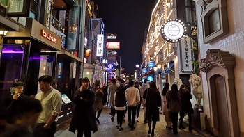 Di tengah keindahan kota, suatu ketika kejadian Tragedi Halloween Itaewon melanda pada 29 Oktober 2022 dan menelan korban jiwa. Foto: (dok Istock)