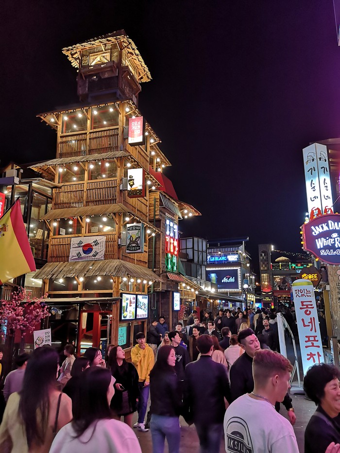 Kawasan Itaewon di Seoul, Korea Selatan