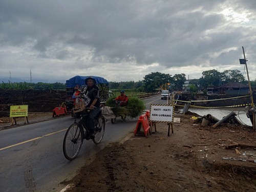 Kondisi pascababjir bandang di Tukad Bilukpoh, Kelurahan Tegalcangkring, Kecamatan Mendoyo, Kabupaten Jembrana, Bali, Minggu (30/10/2022). (I Putu Adi Budiastrawan/detikBali)
