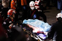 Pesta Hallowen yang digelar di Itaewon, Korea Selatan berubah menjadi tragedi mengenaskan. Saat ini korban tewas bertambah menjadi 151 orang.