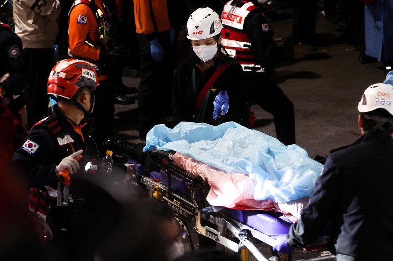 Pesta Hallowen yang digelar di Itaewon, Korea Selatan berubah menjadi tragedi mengenaskan. Saat ini korban tewas bertambah menjadi 151 orang.