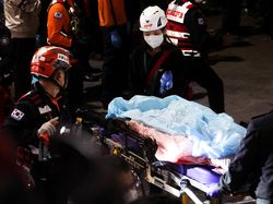 Kondisi Prihatin Tragedi Itaewon, Polisi-Tim Dokter Turun ke Jalan