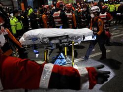 Kondisi Prihatin Tragedi Itaewon, Polisi-Tim Dokter Turun ke Jalan