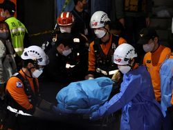 Kondisi Prihatin Tragedi Itaewon, Polisi-Tim Dokter Turun ke Jalan