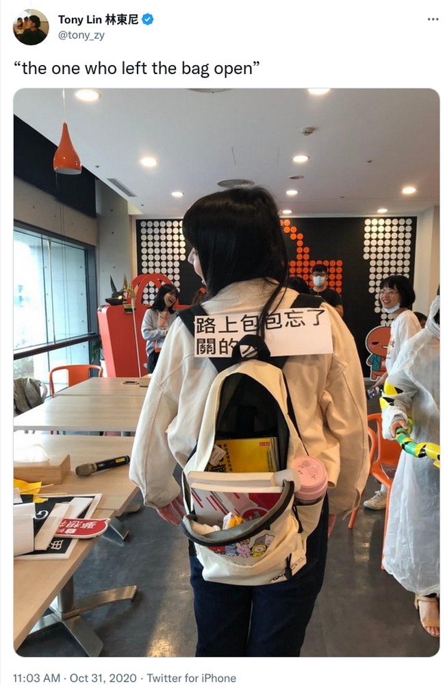 Simple tapi lucu, wanita ini jadi orang yang tasnya terbuka.Foto: Twitter