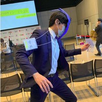 Setelah pandemi Corona mereda, mulai banyak pesta yang merayakan Halloween tahun ini. Kamu yang belum tahu ingin pakai kostum apa bisa mengambil inspirasi dari pesta Halloween viral di Jepang dan Taiwan. Terinspirasi keseharian, pria ini menjadi orang yang pergi ke kantor saat hari sedang berangin kencang. Foto: Twitter