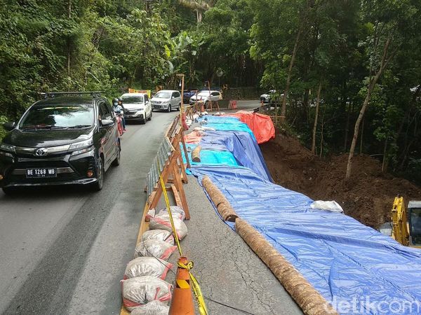 Penampakan Longsor Jalan Jogja-Wonosari Bukit Bintang