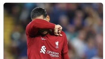 Virgil Van Dijk akhirnya merasakan kekalahan di kandang. Foto: Twitter