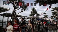 Cove at Batavia PIK berkonsep ruang terbuka dan pertokoan yang didominasi restoran di pinggir laut.