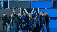 Menteri BUMN Erick Thohir turut memeriahkan puncak acara Dunia Games League (DG Con 2022) di Senayan Jakarta. Begini potret keseruannya.