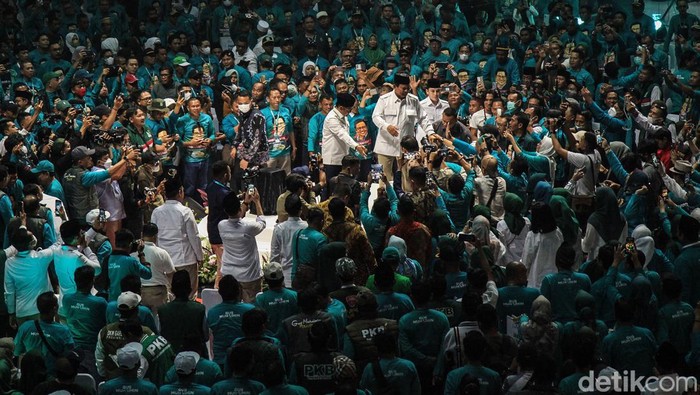 Momen Muhaimin dan Prabowo Satu Panggung di Acara PKB Ketua Umum PKB Muhaimin Iskandar dan Ketua Umum Partai Gerindra, Prabowo Subianto tampil satu panggung di acara PKB, Road to Election 2024, di Tenis Indoor Senayan, Jakarta, Minggu (30/10/2022).