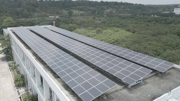 Panel surya di pabrik AHM