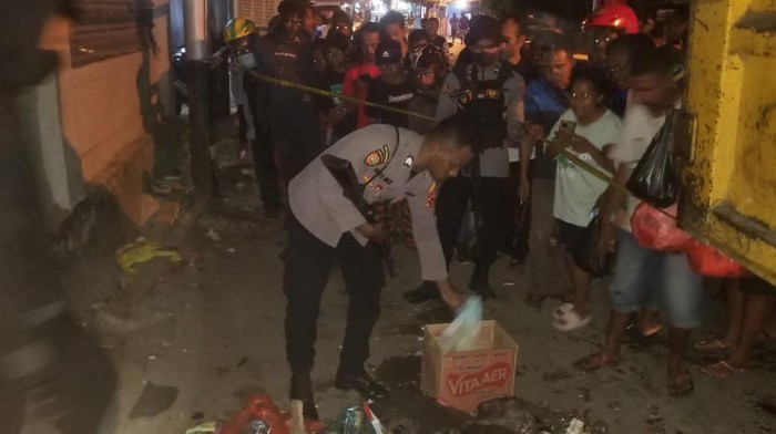 Warga di Kota Jayapura, Provinsi Papua digegerkan dengan penemuan mayat bayi laki-laki di tempat sampah.