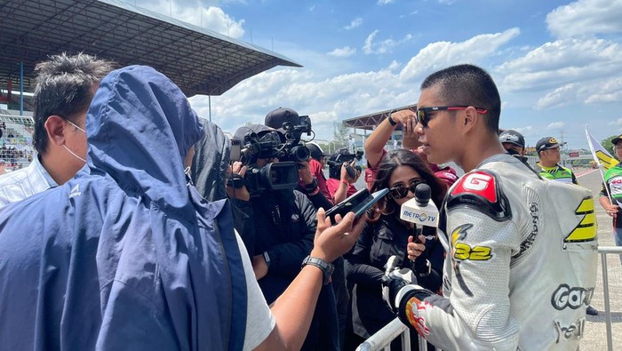 Pebalap muda Pandu Padmogani Zakat Pebalap muda Pandu Padmogani Zakat atau biasa dipanggi 'Pandu Jet' baru saja menaklukkan sirkuit Sentul. Dia berharap suatu hari nanti bisa mengaspal di Eropa.