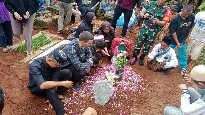 Pemakaman Novita korban penembakan Texas di Semarang, Minggu (30/10/2022).