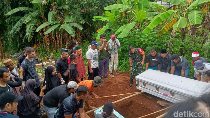 Pemakaman Novita korban penembakan Texas di Semarang, Minggu (30/10/2022).