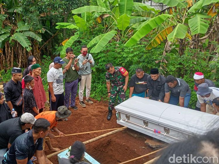 Suasana Pemakaman Novita Korban Penembakan Texas di Semarang