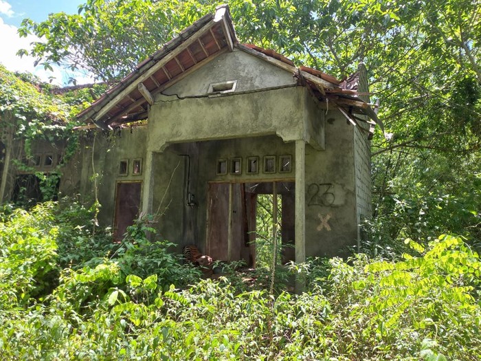 Perumahan terbengkalai di Kelurahan Liligundi, Kecamatan Buleleng, Kabupaten Buleleng, Bali.
