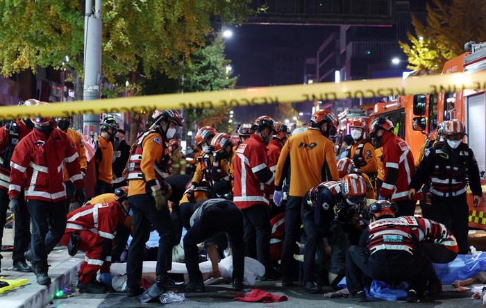Pesta Hallowen di Itaewon tewaskan 59 orang Pesta Hallowen di Itaewon tewaskan 59 orang