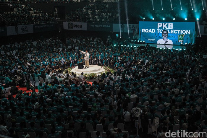 Ketua Umum PKB Muhaimin Iskandar dan Ketua Umum Partai Gerindra, Prabowo Subianto memberikan pidato politik secara bergantian dalam acara PKB, Road to Election 2024, di Tenis Indoor Senayan, Jakarta, Minggu (30/10/2022).