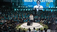 Saat membuka acara PKB Road To Election 2024, Cak Imin menyambut Prabowo dengan sebutan calon presiden.