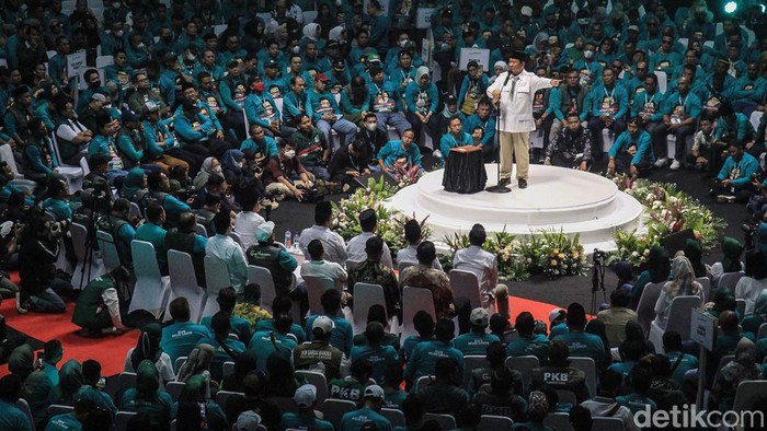 Ketua Umum PKB Muhaimin Iskandar dan Ketua Umum Partai Gerindra, Prabowo Subianto memberikan pidato politik secara bergantian dalam acara PKB, Road to Election 2024, di Tenis Indoor Senayan, Jakarta, Minggu (30/10/2022).