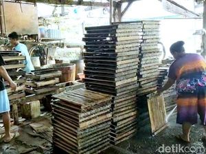Harga Kedelai Meroket, Produsen Tahu-Tempe Karawang Mogok!