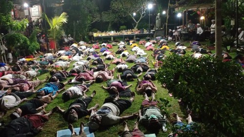 Proses persiapan pertunjukan calonarang dengan 108 watangan oleh Pasraman Agung Mandala Suci sejak tiga hari sebelum pementasan pada Minggu (30/10/2022) malam. (Istimewa)