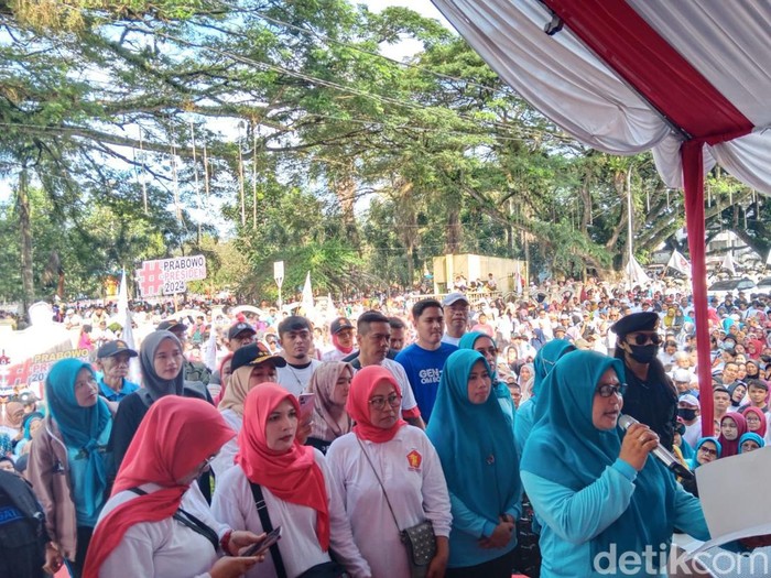 Ribuan relawan mendeklarasikan mendukung Prabowo sebagai capres di Pemilu 2024