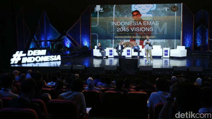 Menteri Pariwisata dan Ekonomi Kreatif (Menparekraf) Sandiaga Uno berbagai cerita tentang apa yang dilakukan saat muda hingga menjadi pengusaha, dan kini pejabat. Sandi bercerita semasa muda kerap bermain basket.