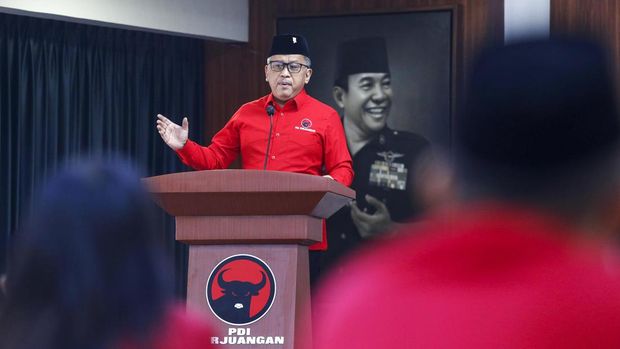 PDIP memberikan pembekalan bagi kader baru termasuk dari kalangan purnawirawan TNI/Polri dan mantan atlet. Pembekalan dilakukan oleh Sekjen PDIP Hasto Kristiyanto.