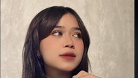 Sepertinya kekasih Anthonio Hardianto itu suka minum kopi ya? Ada segelas es kopi yang dipesan oleh Brisia Jodie. Foto: Instagram @brisiajodie96 