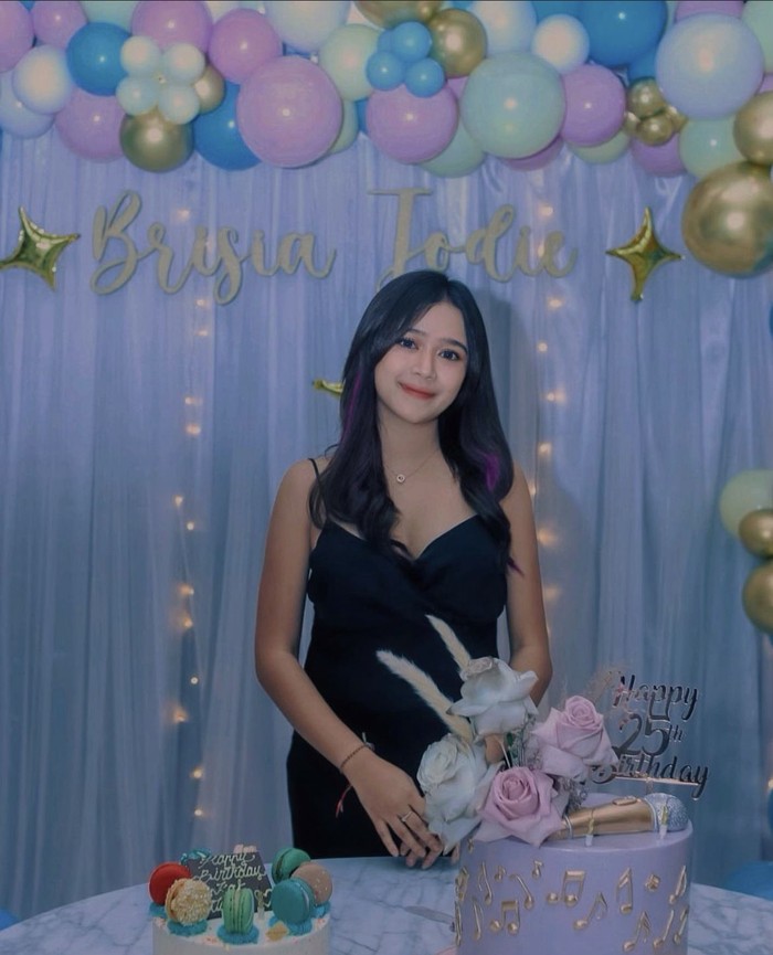 Serunya Brisia Jodie Kulineran Bersama Pacar Baru di Thailand hingga Bali