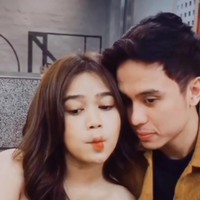 “So sweet!! Semoga langgeng terus,” komentar netizen di unggahan Brisia Jodie saat memamerkan kemesraannya bersama Nio. “Bahagia selalu kalian berdua,” tambah netizen lainnya  Foto: Instagram @brisiajodie96 / Youtube