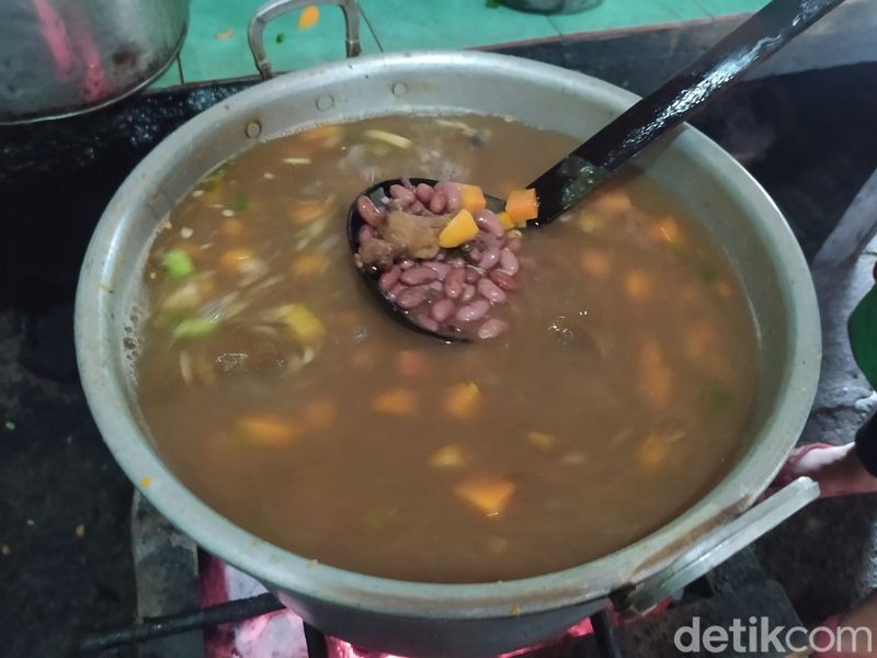 Kuliner khas Magelang, sop senerek yang dibuat dari bahan kacang merah