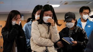 Tangis Keluarga korban Tragedi Pesta Halloween di Itaewon