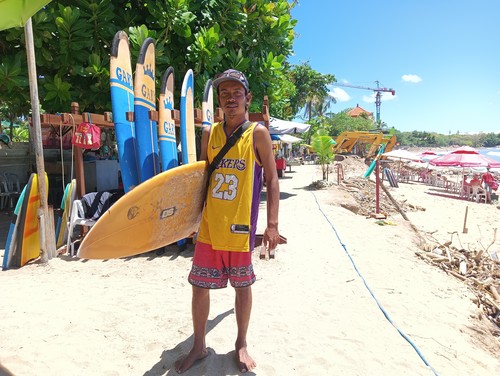 Tarif sewa papan selancar dan belajar surfing di Pantai Kuta mulai dari yang murah hingga mahal