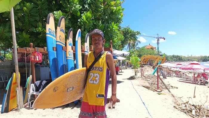 Tarif sewa papan selancar dan belajar surfing di Pantai Kuta mulai dari yang murah hingga mahal