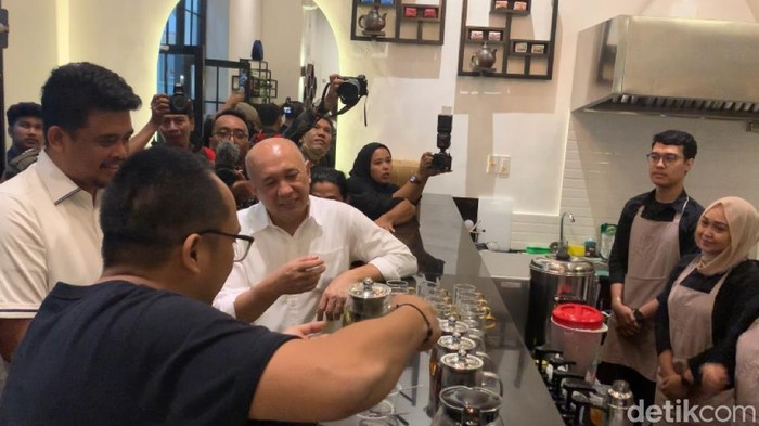 Teten Masduki saat mengunjungi salah satu UMKM di Pos Bloc Medan.