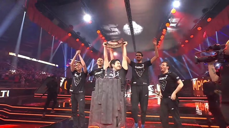 Tundra Esports, organisasi esports asal London, sukses menjadi juara TI11 Dota 2. Mereka membantai lawannya, Team Secret, dengan skor akhir 3-0 tanpa balas.